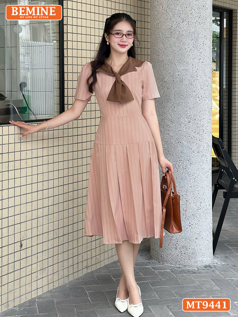 Đầm thiết kế cổ phối cavat dáng xếp ly MT9441 1
