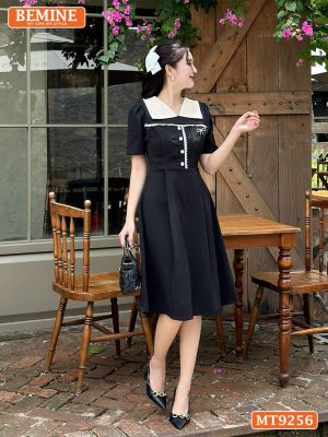 Đầm thiết kế cổ phối đính nút viền ren dáng chữ A MT9256