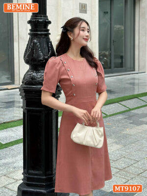 Đầm thiết kế cổ tròn tay phồng đính nút dáng chữ A MT9107