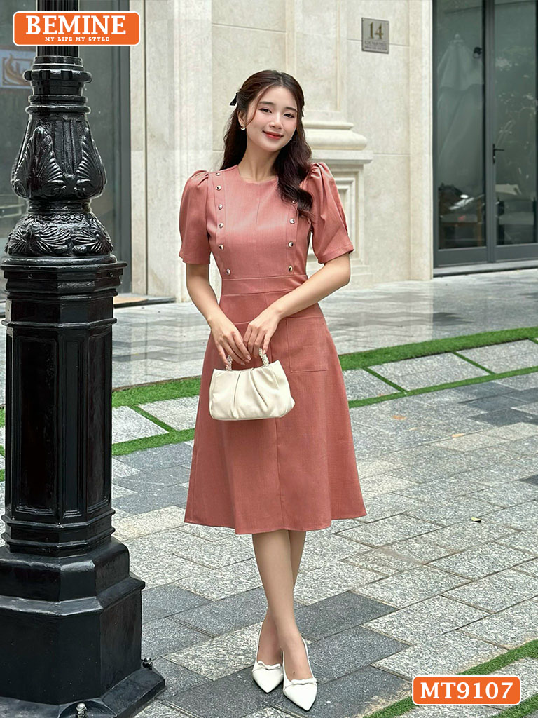 Đầm thiết kế cổ tròn tay phồng đính nút dáng chữ A MT9107 1