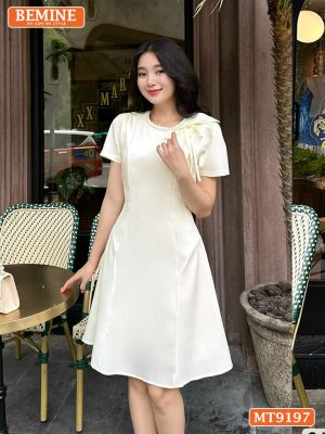 Đầm thiết kế cổ tròn viền ngọc đính nơ cổ MT9197