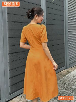 Đầm thiết kế cổ tròn xẻ V đính nơ dáng chữ A MT9370 4