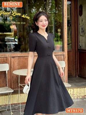 Đầm thiết kế cổ tròn xẻ V đính nơ dáng chữ A MT9370 8