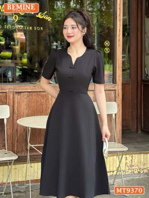 Đầm thiết kế cổ tròn xẻ V đính nơ dáng chữ A MT9370 6