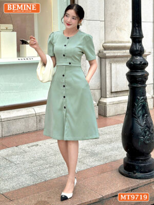 Đầm thiết kế BEMINE cổ tròn dáng chữ A đính nút MT9719 2