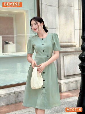 Đầm thiết kế BEMINE cổ tròn dáng chữ A đính nút MT9719 3