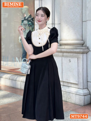 Đầm thiết kế BEMINE cổ trụ dây hoa nơ liền dáng dài ngực đính nút MT9744